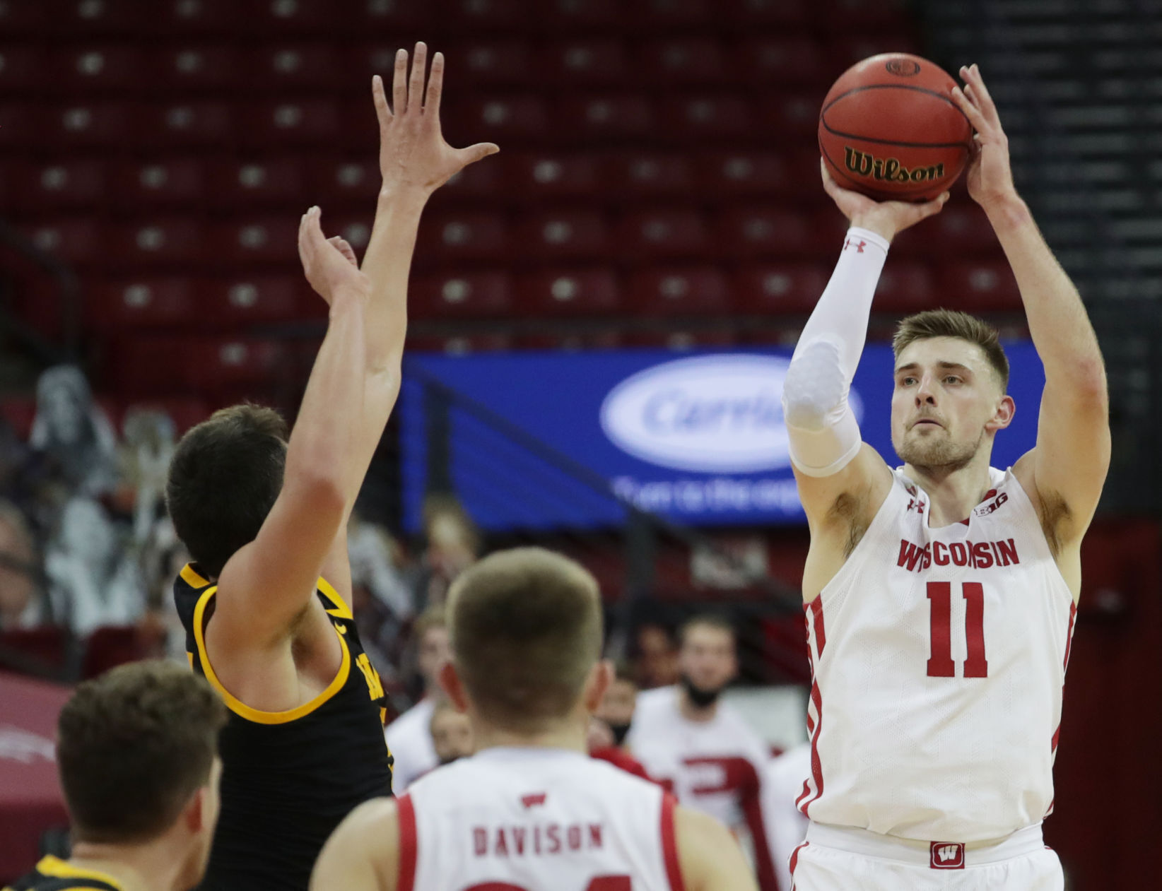 Iowa 77, UW 62